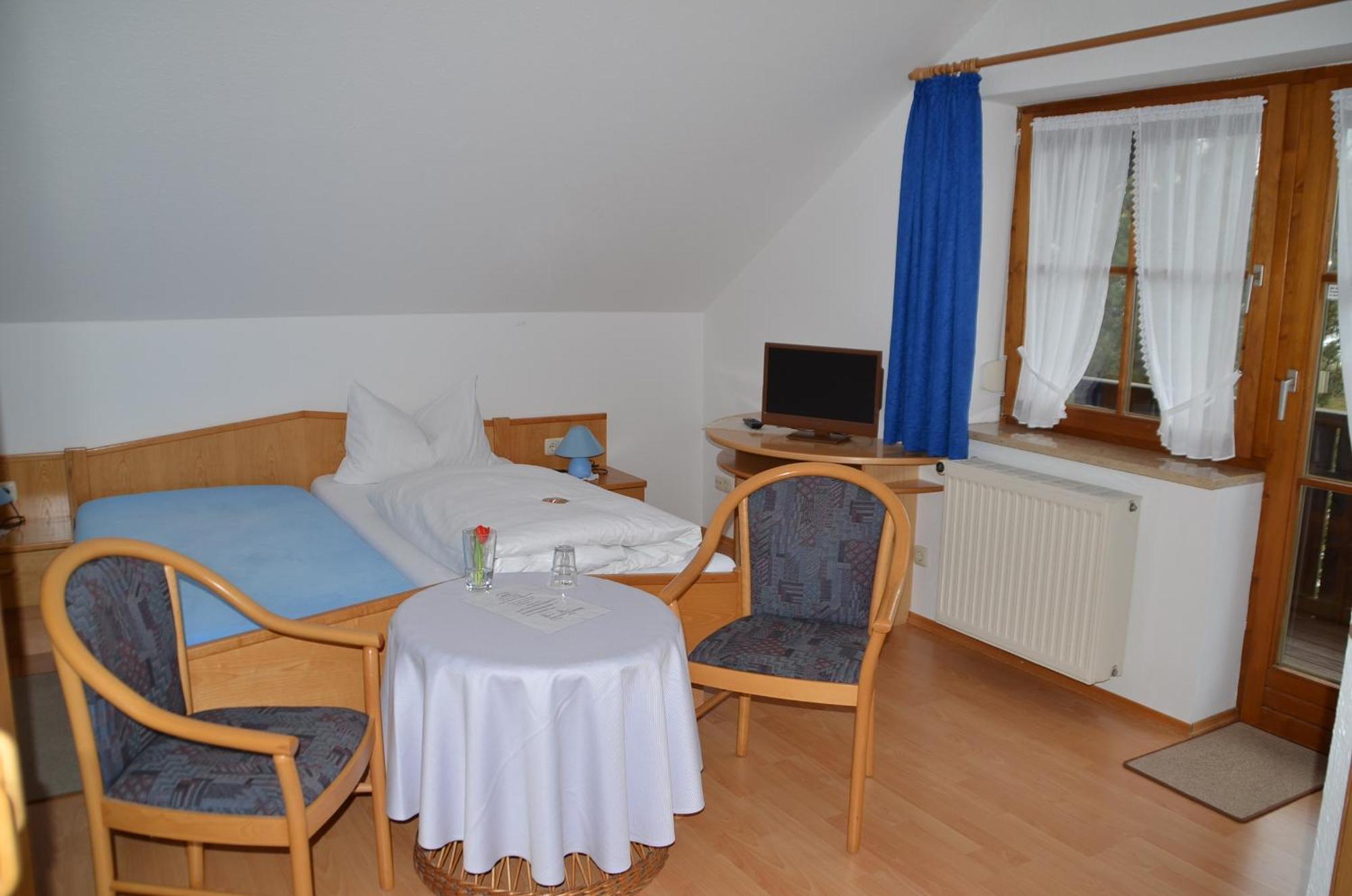 Uebernachtungsmoeglichkeit In Maierhoefen Grunenbach Room photo
